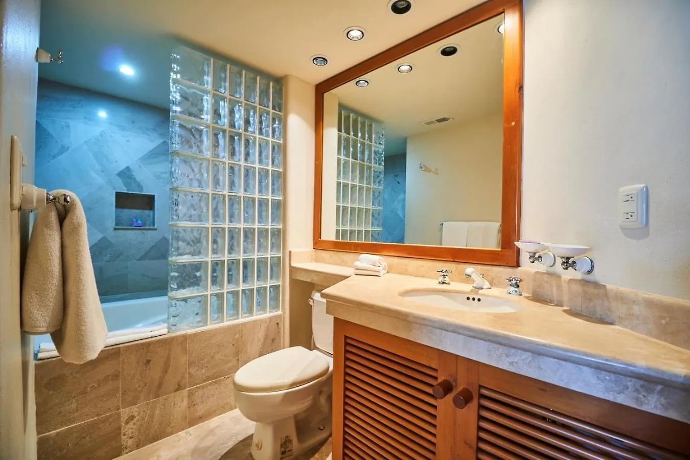 Beachfront Appt With Amazing Pool In Pto Aventuras Apartment Puerto Aventuras